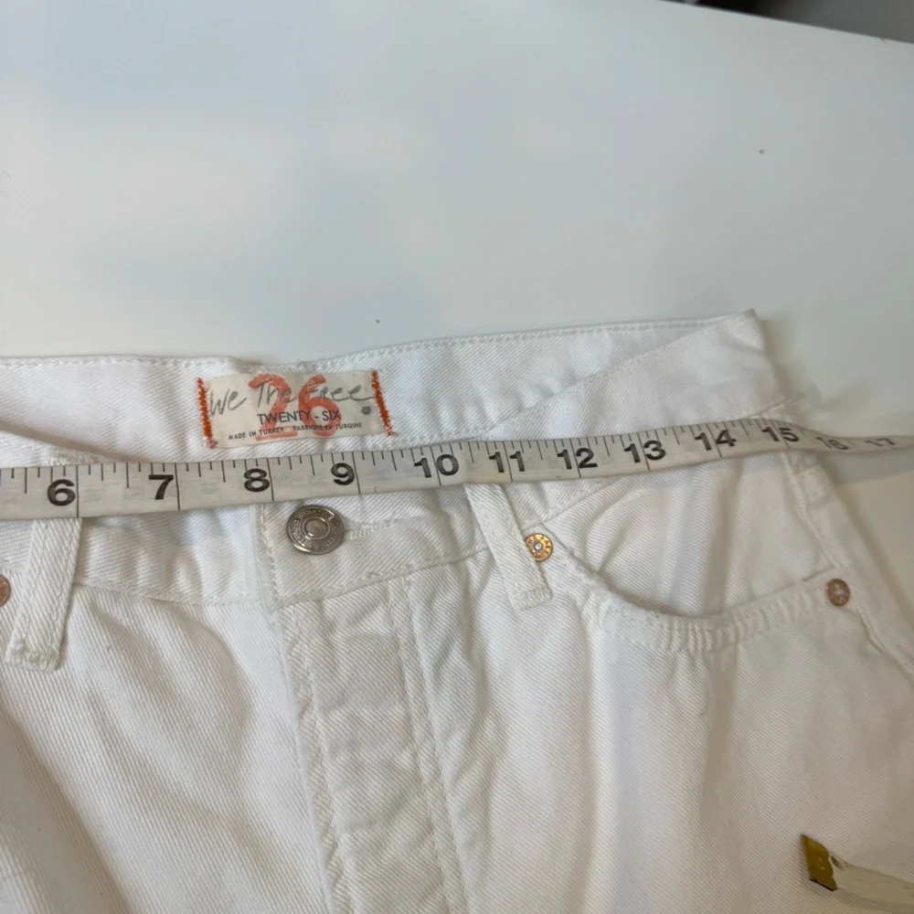 We the free Maggie Mid Rise Straight Leg Distressed Jeans Optic White Sz 26